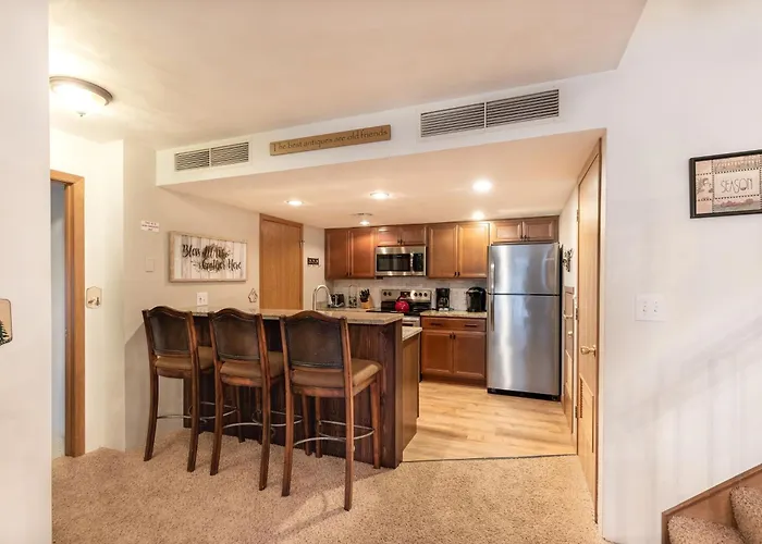 Seven Springs Meadowridge 2 Bedroom Standard Condo With Deck And Mountain Views! Condo