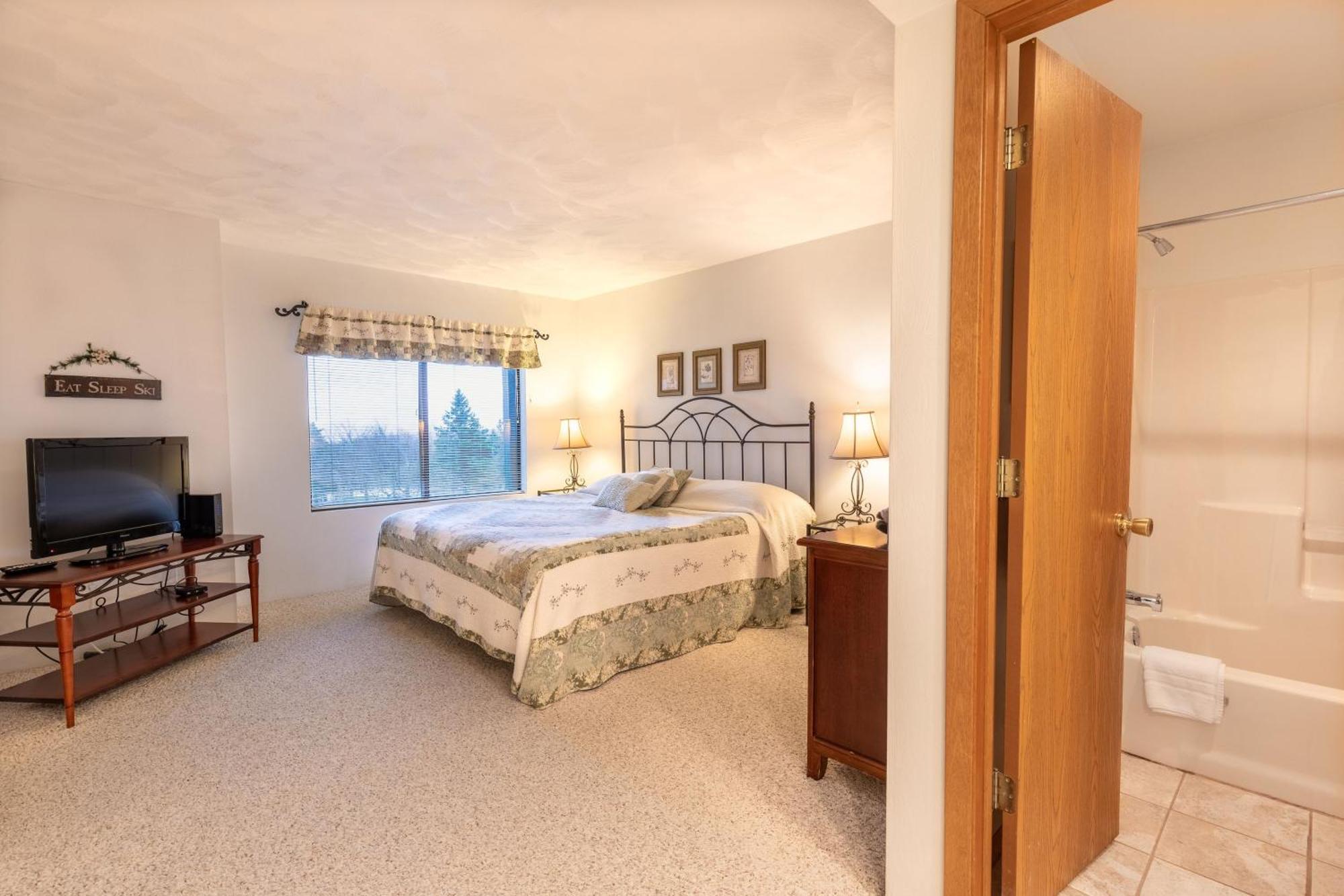 Apartment Seven Springs Meadowridge 2 Bedroom Standard With Deck And Mountain Views! *